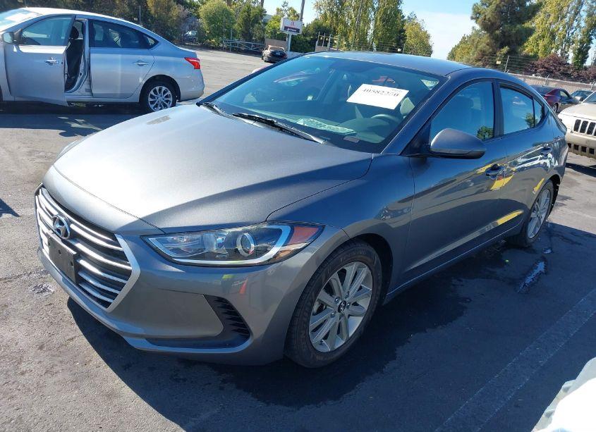 Photo 2 of 2018 Hyundai Elantra SE (VIN 5NPD74LF7JH388160)