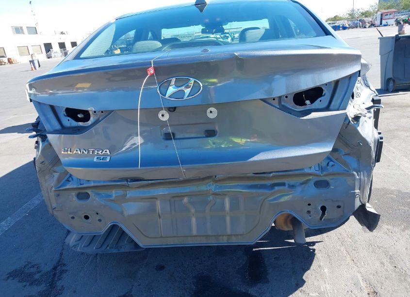 Photo 6 of 2018 Hyundai Elantra SE (VIN 5NPD74LF7JH388160)