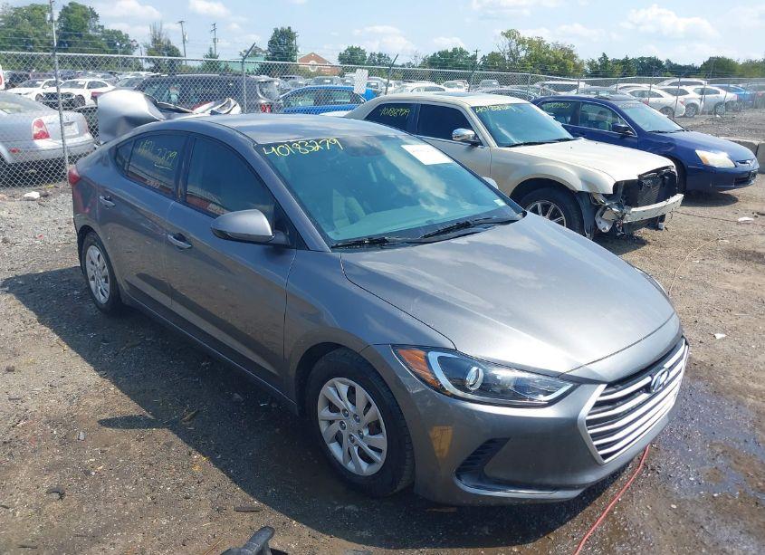2018 Hyundai Elantra SE (VIN 5NPD74LF7JH399160) main photo