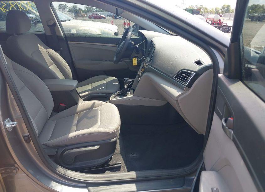 Photo 5 of 2018 Hyundai Elantra SE (VIN 5NPD74LF7JH399160)