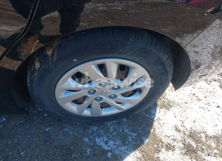 Photo 11 of 2019 Hyundai Elantra SE (VIN 5NPD74LF7KH433017)