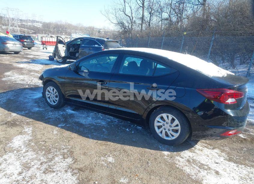 Photo 3 of 2019 Hyundai Elantra SE (VIN 5NPD74LF7KH433017)