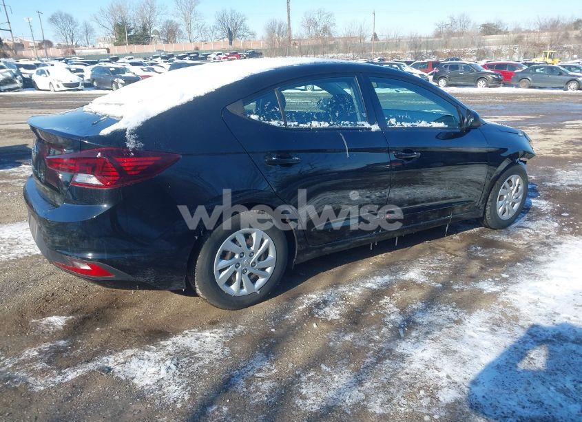 Photo 4 of 2019 Hyundai Elantra SE (VIN 5NPD74LF7KH433017)
