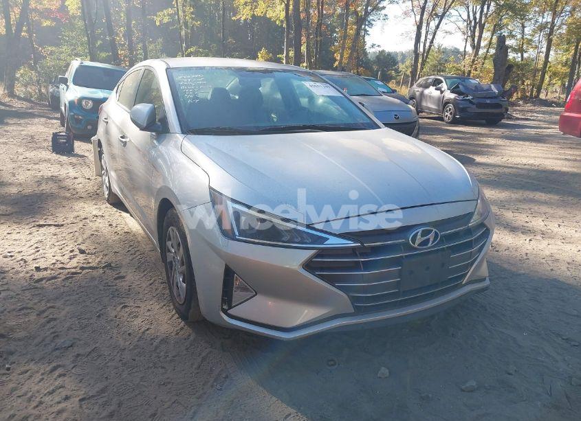 2019 Hyundai Elantra SE (VIN 5NPD74LF7KH455261) main photo