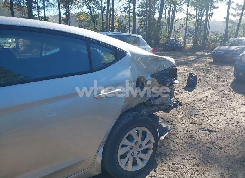 Photo 6 of 2019 Hyundai Elantra SE (VIN 5NPD74LF7KH455261)