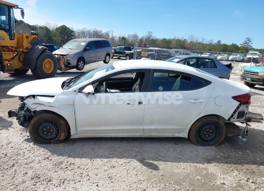 Photo 14 of 2019 Hyundai Elantra SE (VIN 5NPD74LF7KH494156)