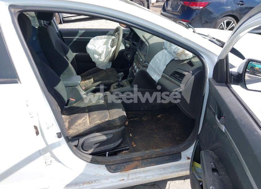 Photo 5 of 2019 Hyundai Elantra SE (VIN 5NPD74LF7KH494156)