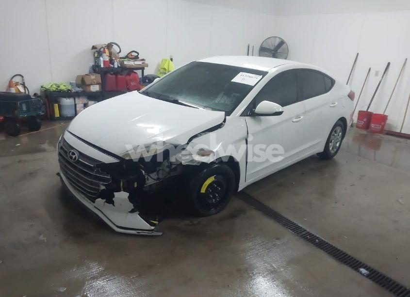 Photo 2 of 2020 Hyundai Elantra SE (VIN 5NPD74LF7LH503830)
