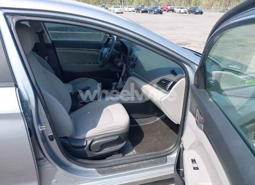 Photo 5 of 2017 Hyundai Elantra SE (VIN 5NPD74LF8HH147668)