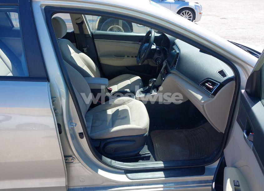 Photo 5 of 2017 Hyundai Elantra SE (VIN 5NPD74LF8HH149193)