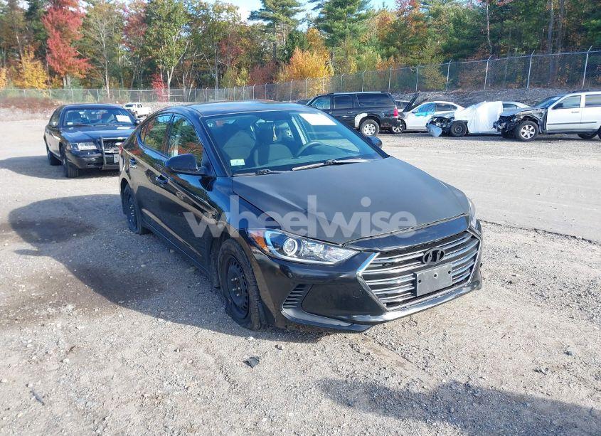 2018 Hyundai Elantra SE (VIN 5NPD74LF8JH245699) main photo