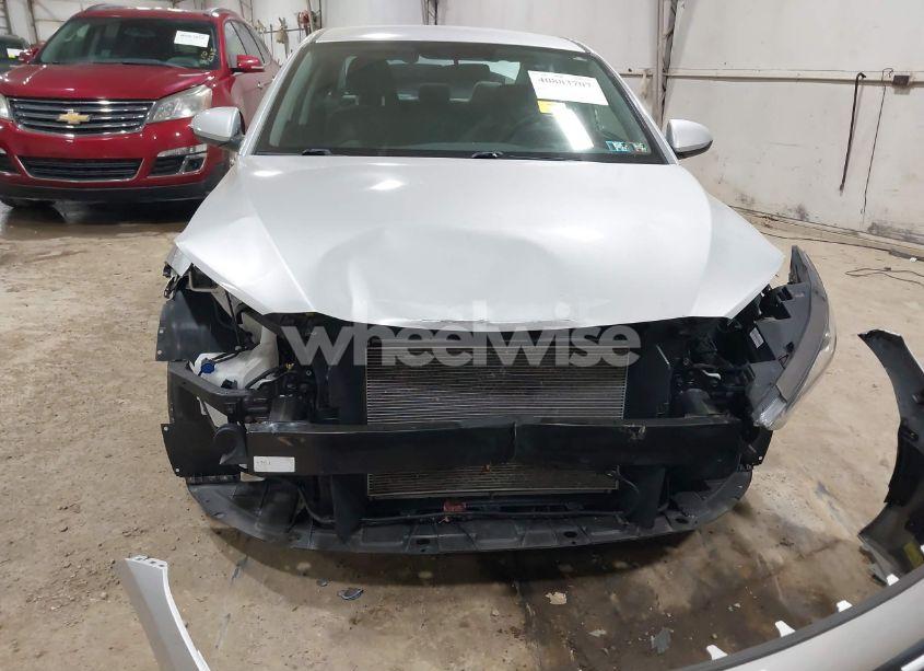 Photo 12 of 2018 Hyundai Elantra SE (VIN 5NPD74LF8JH260090)