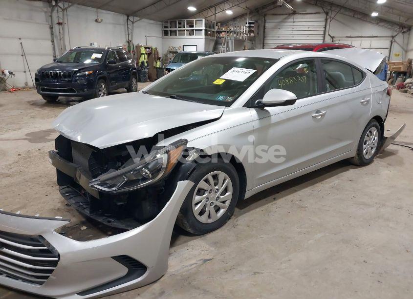 Photo 2 of 2018 Hyundai Elantra SE (VIN 5NPD74LF8JH260090)