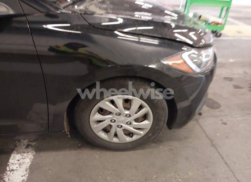 Photo 18 of 2018 Hyundai Elantra SE (VIN 5NPD74LF8JH262678)