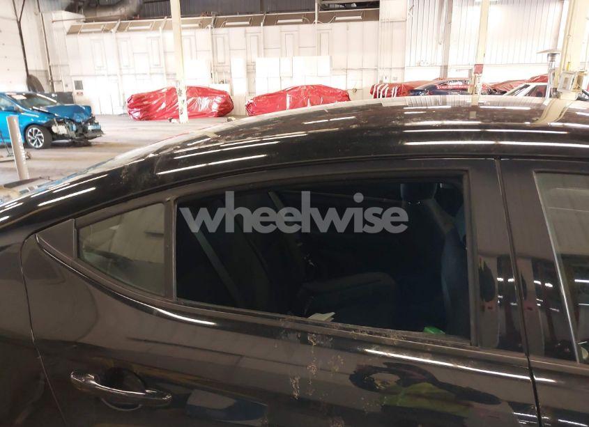 Photo 6 of 2018 Hyundai Elantra SE (VIN 5NPD74LF8JH262678)