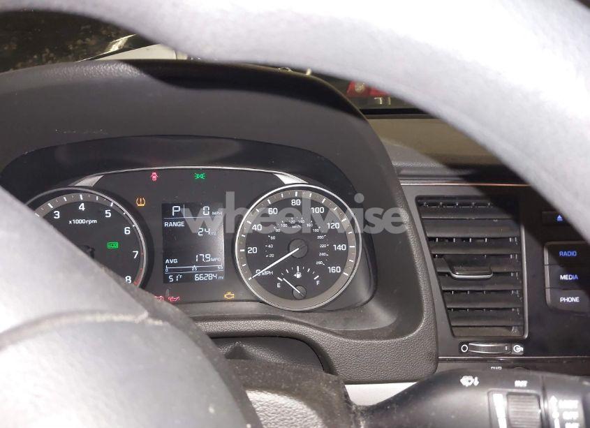 Photo 7 of 2018 Hyundai Elantra SE (VIN 5NPD74LF8JH262678)