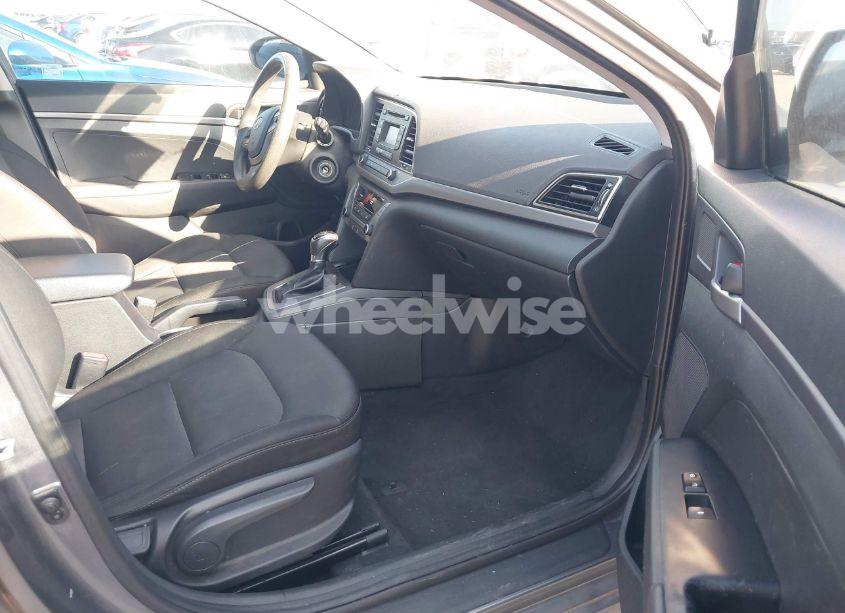 Photo 5 of 2018 Hyundai Elantra SE (VIN 5NPD74LF8JH276550)