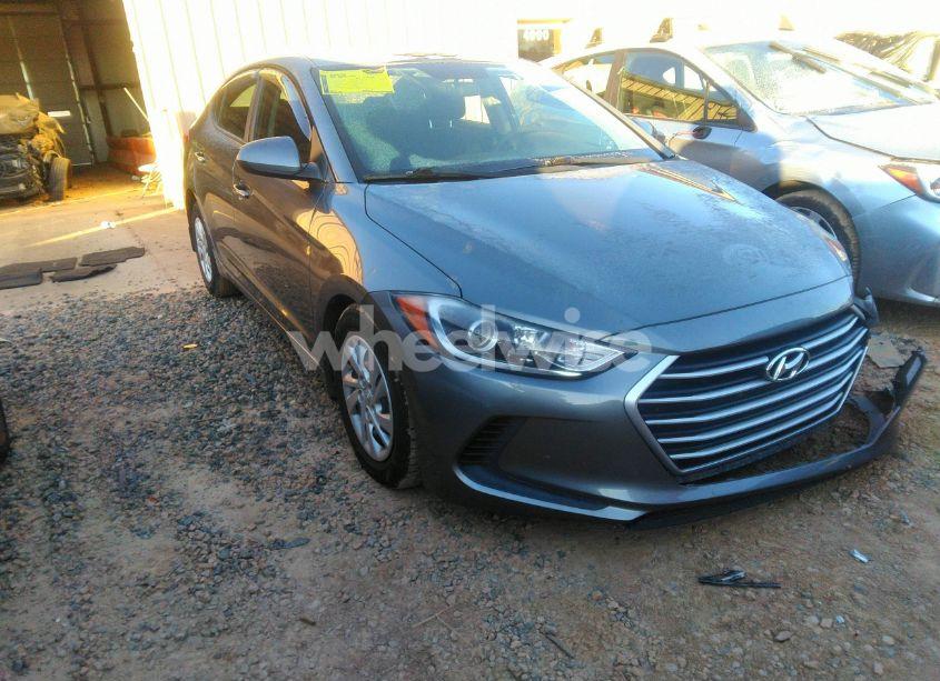2018 Hyundai Elantra SE (VIN 5NPD74LF8JH300314) main photo