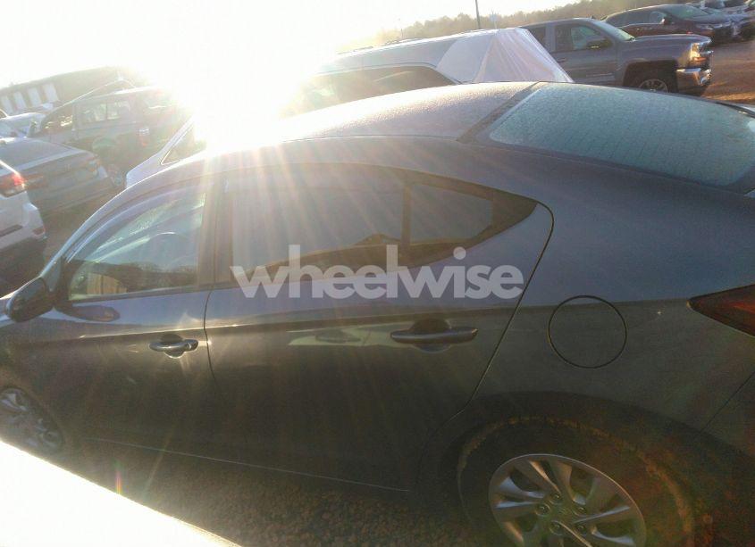 Photo 14 of 2018 Hyundai Elantra SE (VIN 5NPD74LF8JH300314)