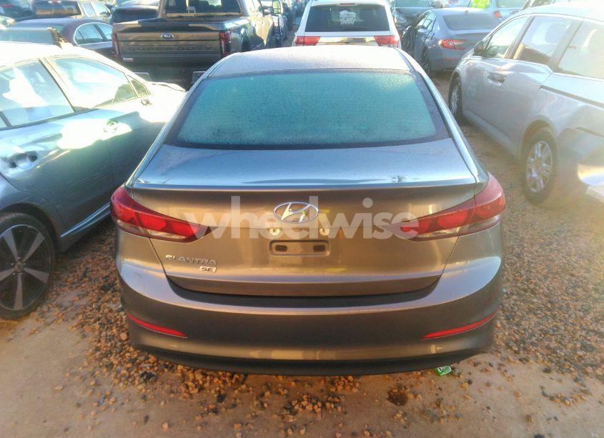 Photo 16 of 2018 Hyundai Elantra SE (VIN 5NPD74LF8JH300314)