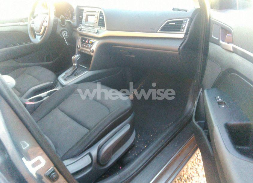 Photo 5 of 2018 Hyundai Elantra SE (VIN 5NPD74LF8JH300314)