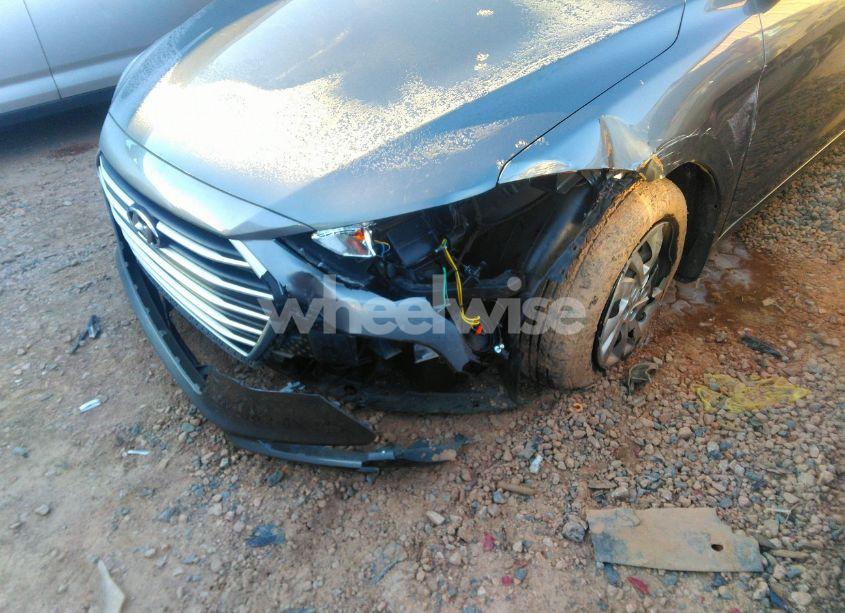 Photo 6 of 2018 Hyundai Elantra SE (VIN 5NPD74LF8JH300314)