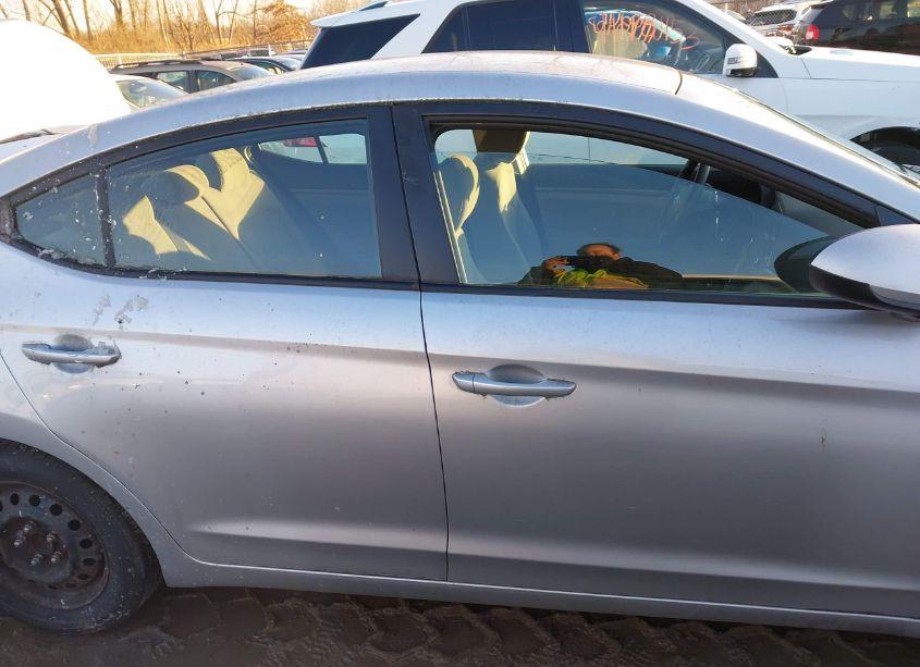 Photo 14 of 2018 Hyundai Elantra SE (VIN 5NPD74LF8JH355314)