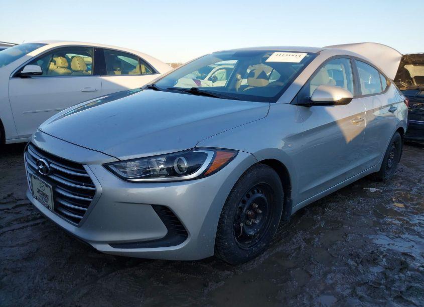 Photo 2 of 2018 Hyundai Elantra SE (VIN 5NPD74LF8JH355314)