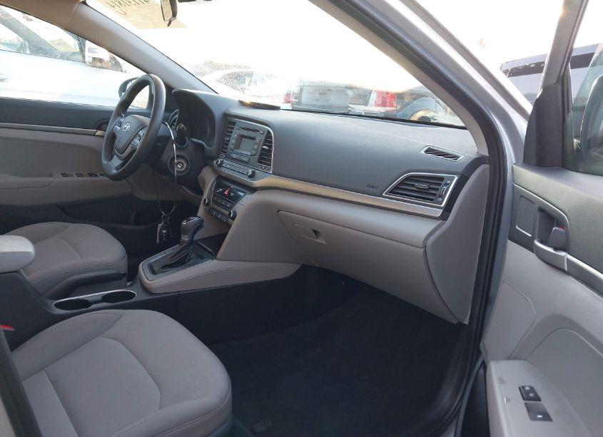 Photo 5 of 2018 Hyundai Elantra SE (VIN 5NPD74LF8JH355314)