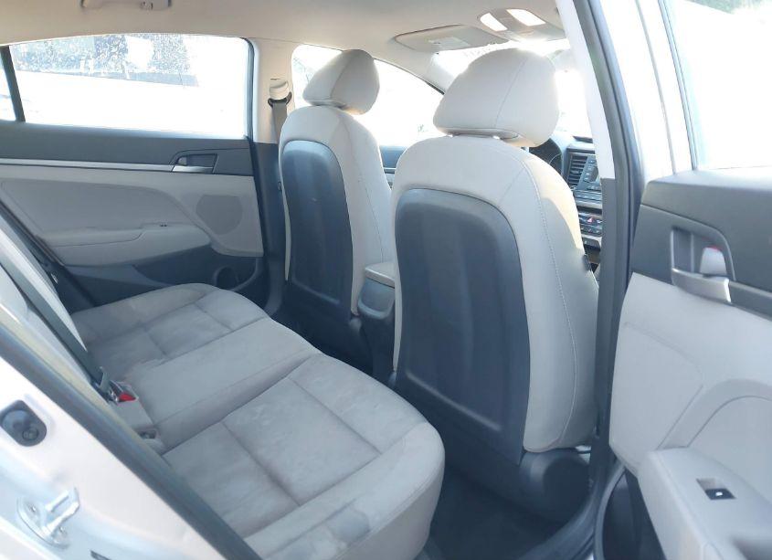 Photo 8 of 2018 Hyundai Elantra SE (VIN 5NPD74LF8JH355314)