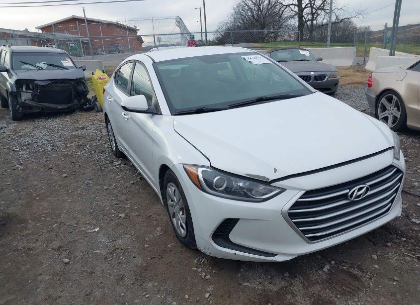 2018 Hyundai Elantra SE (VIN 5NPD74LF8JH378690) main photo