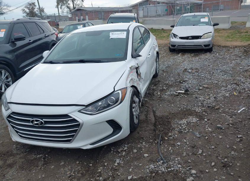 Photo 2 of 2018 Hyundai Elantra SE (VIN 5NPD74LF8JH378690)