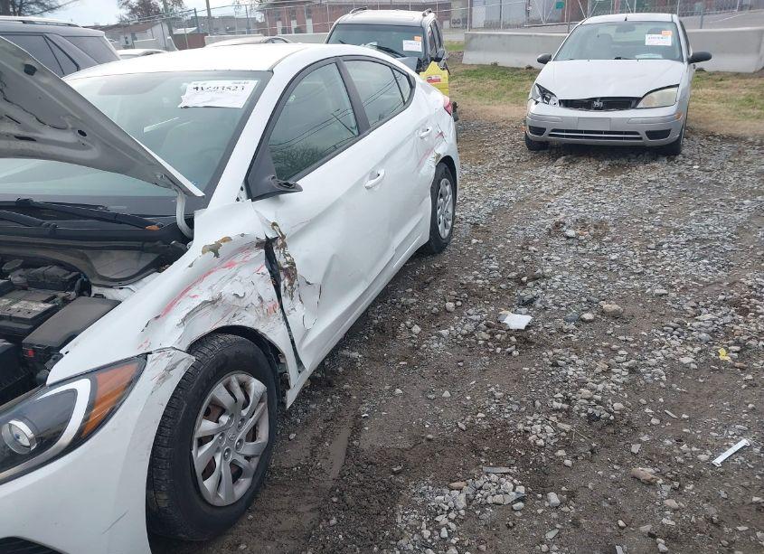 Photo 6 of 2018 Hyundai Elantra SE (VIN 5NPD74LF8JH378690)