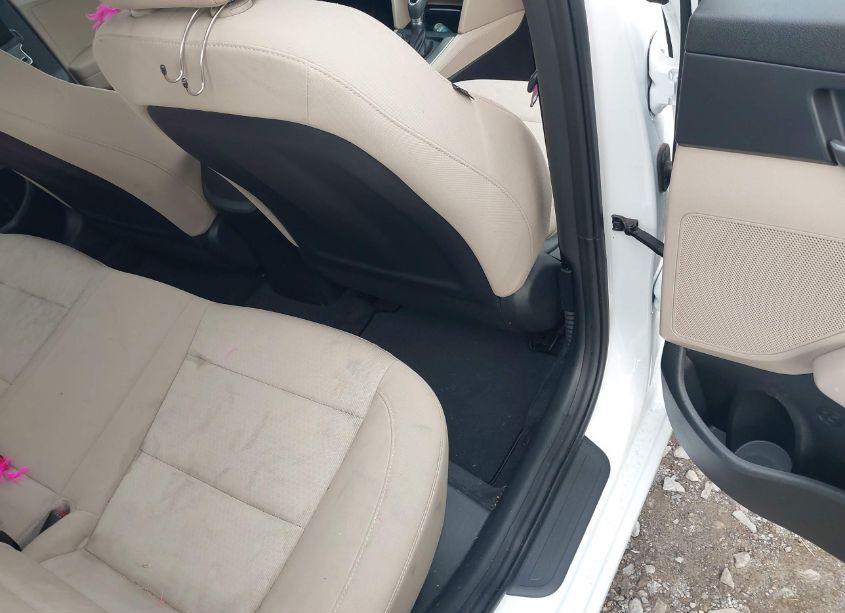 Photo 8 of 2018 Hyundai Elantra SE (VIN 5NPD74LF8JH378690)