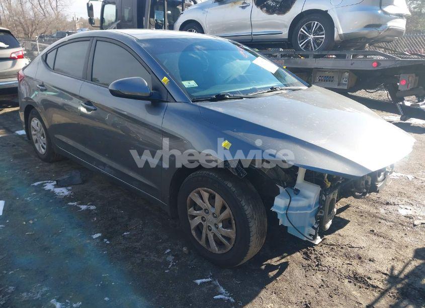 2018 Hyundai Elantra SE (VIN 5NPD74LF8JH381394) main photo