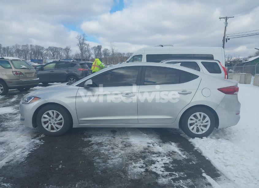 Photo 14 of 2018 Hyundai Elantra SE (VIN 5NPD74LF8JH385851)