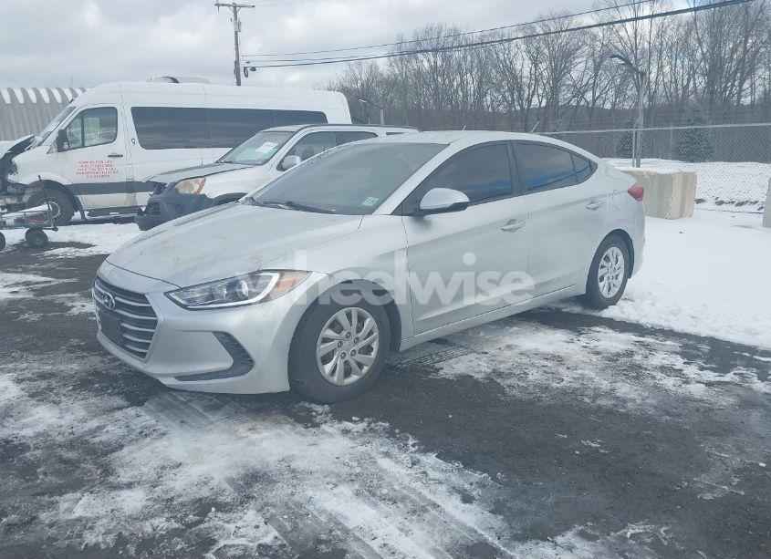 Photo 2 of 2018 Hyundai Elantra SE (VIN 5NPD74LF8JH385851)