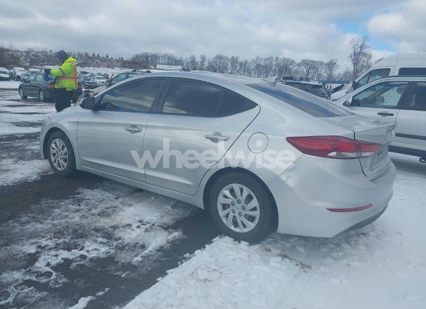 Photo 3 of 2018 Hyundai Elantra SE (VIN 5NPD74LF8JH385851)