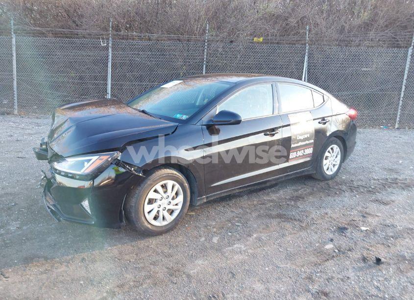 Photo 2 of 2019 Hyundai Elantra SE (VIN 5NPD74LF8KH424701)