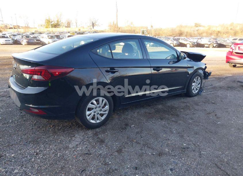 Photo 4 of 2019 Hyundai Elantra SE (VIN 5NPD74LF8KH424701)