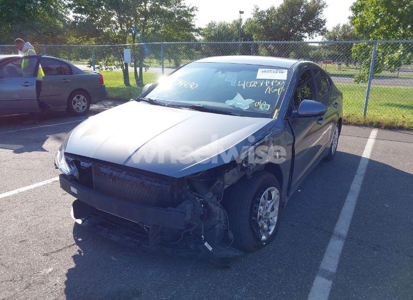 Photo 2 of 2020 Hyundai Elantra SE (VIN 5NPD74LF8LH503982)