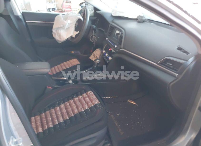 Photo 5 of 2020 Hyundai Elantra SE (VIN 5NPD74LF8LH589472)