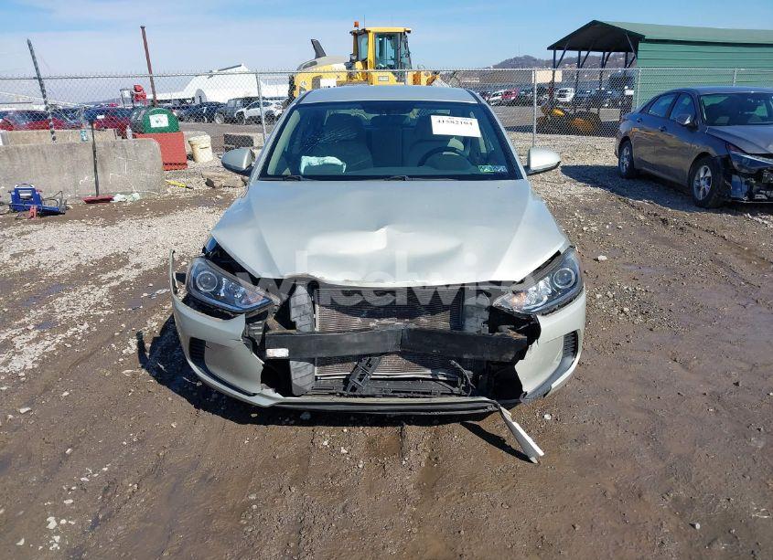 Photo 12 of 2017 Hyundai Elantra SE (VIN 5NPD74LF9HH063987)