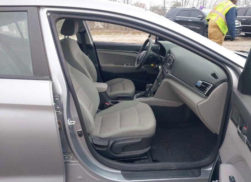 Photo 5 of 2017 Hyundai Elantra SE (VIN 5NPD74LF9HH070485)