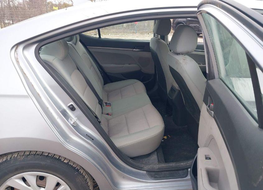 Photo 8 of 2017 Hyundai Elantra SE (VIN 5NPD74LF9HH070485)