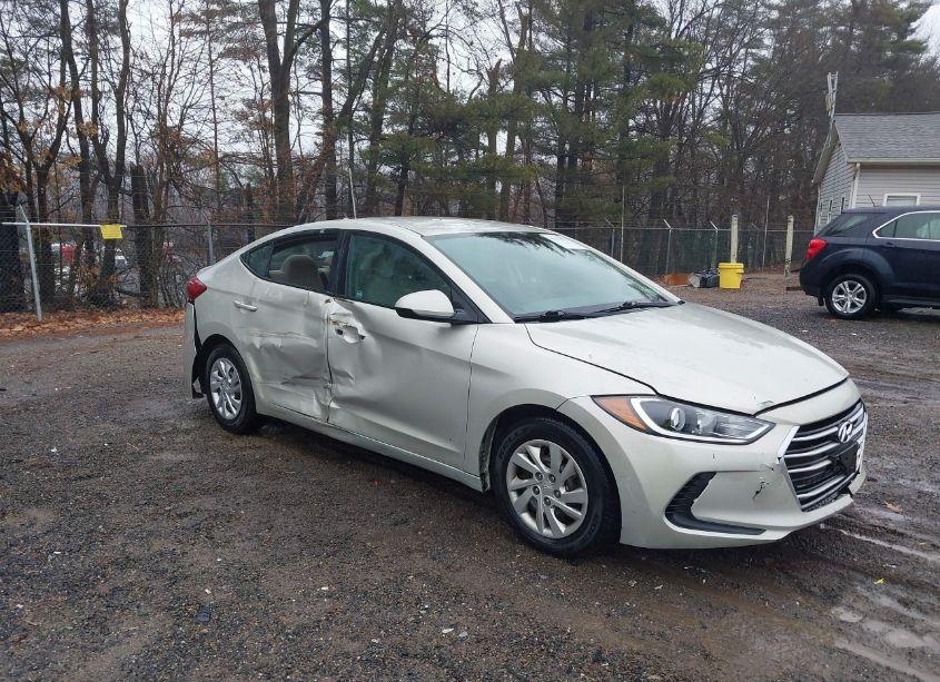 2017 Hyundai Elantra SE (VIN 5NPD74LF9HH101640) main photo