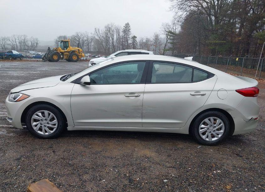 Photo 14 of 2017 Hyundai Elantra SE (VIN 5NPD74LF9HH101640)