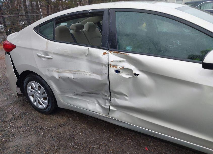 Photo 17 of 2017 Hyundai Elantra SE (VIN 5NPD74LF9HH101640)