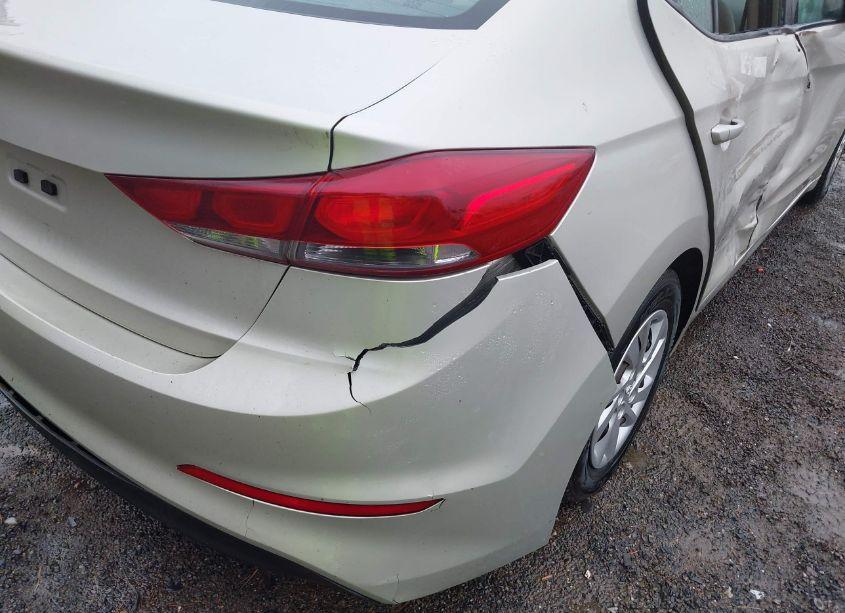 Photo 18 of 2017 Hyundai Elantra SE (VIN 5NPD74LF9HH101640)