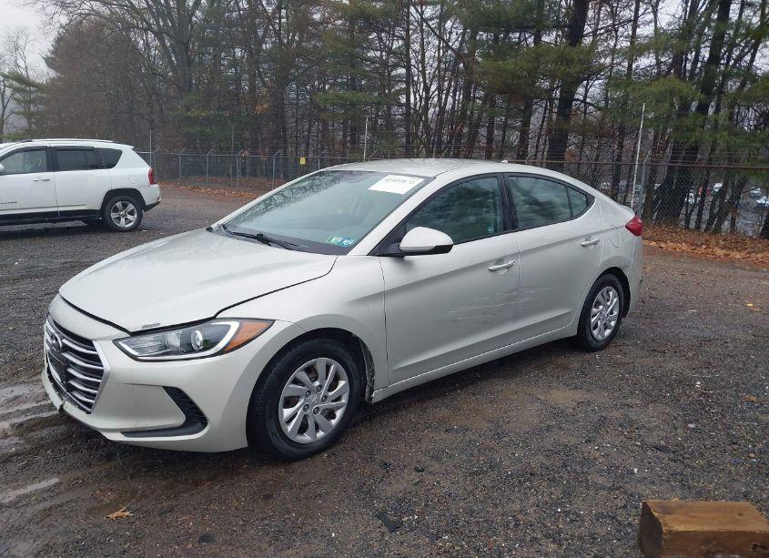 Photo 2 of 2017 Hyundai Elantra SE (VIN 5NPD74LF9HH101640)